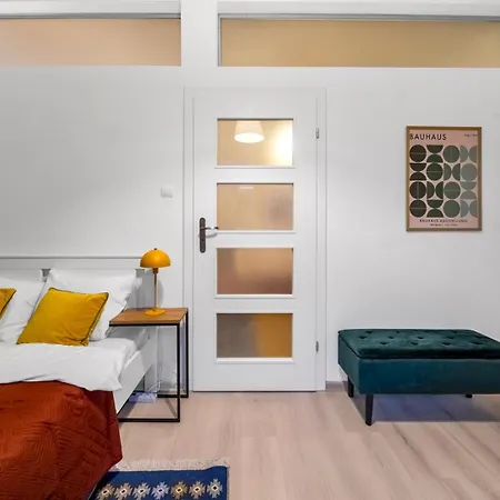 Centre Apartment- Location, Park&metro - By Rentujemy