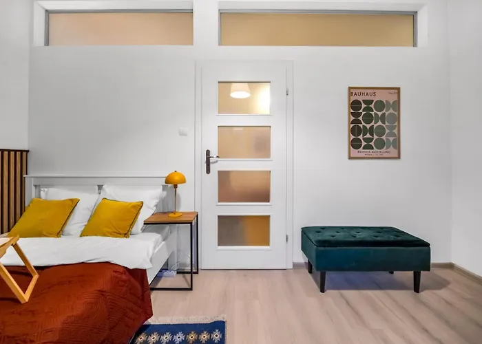 Centre Apartment- Location, Park&metro - By Rentujemy