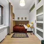 Centre Apartment- Location, Park&metro - By Rentujemy * وارسو